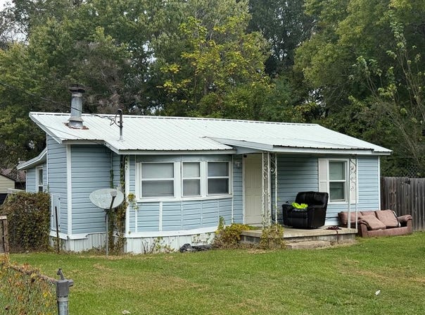 603 E Ave D, Hooks, TX 75561