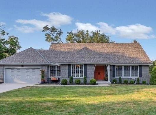 9006 W 104th Terrace, Overland Park, KS 66212