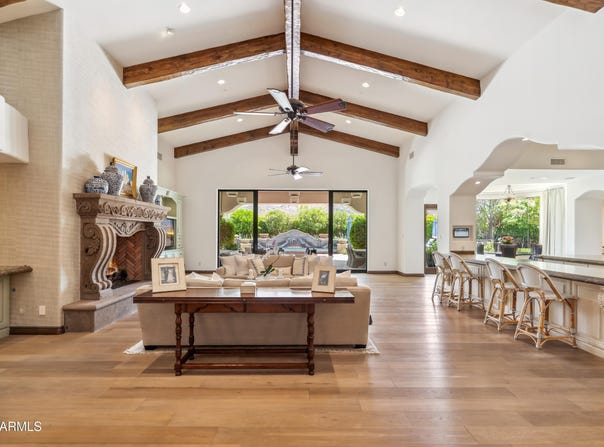 8329 N RIDGEVIEW Drive, Paradise Valley, AZ 85253