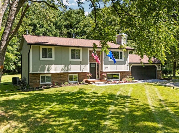 8739 Coyle Drive, Pinckney, MI 48169