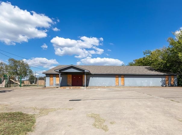 6409 W Poly Webb Road, Arlington, TX 76016
