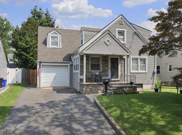 809 W Inman Ave, Rahway City, NJ 07065-1505