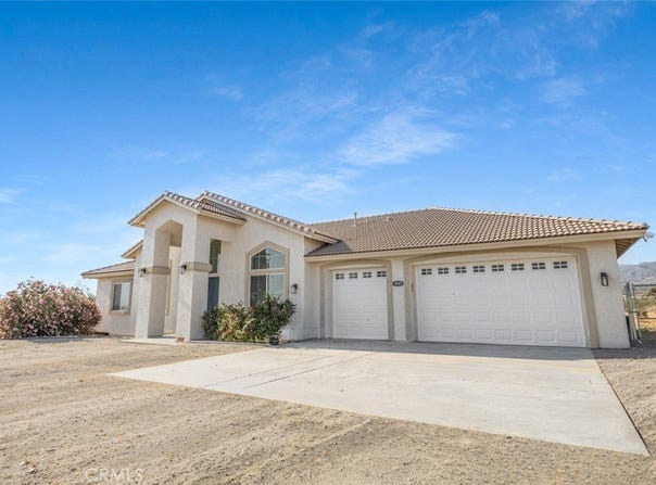 1485 La Mesa, Phelan, CA 92371