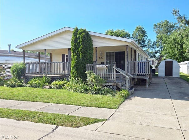127 Tropicana, Amherst, OH 44001