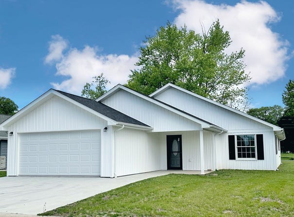 528 W. 3rd St, Flora, IL 62839