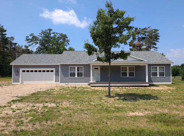 9136 S Airport Road, Atlanta, MI 49709
