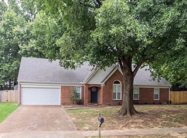 978 HUNTERS POINT Dr, Memphis, TN 38018