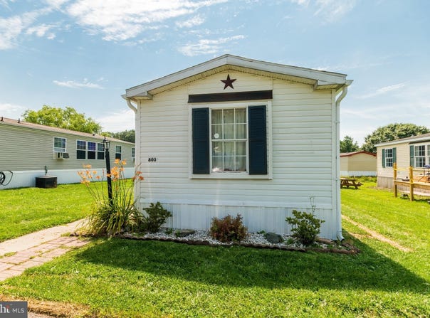 803 ROYAL CREST DRIVE, MARTINSBURG, WV 25401