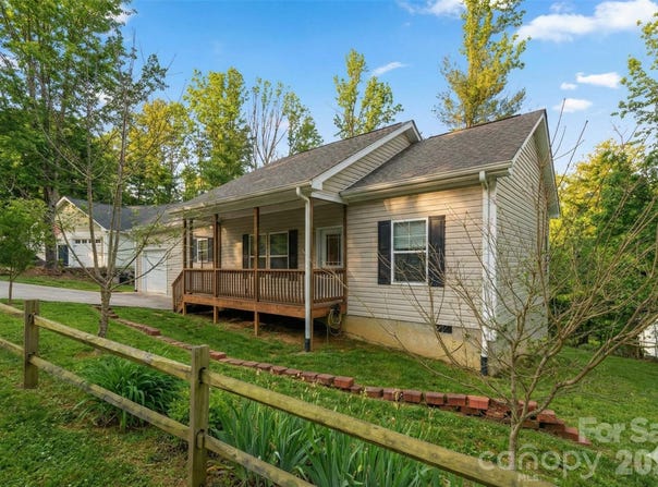 138 Lone Eagle Lane, Hendersonville, NC 28739