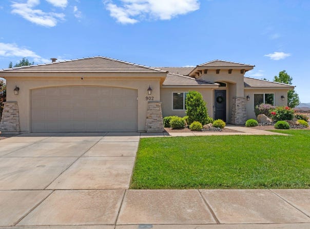 902 E 3950 S, Washington, UT 84780
