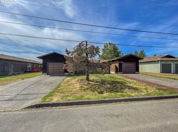 1927 GREEN AVE, Roseburg, OR 97471