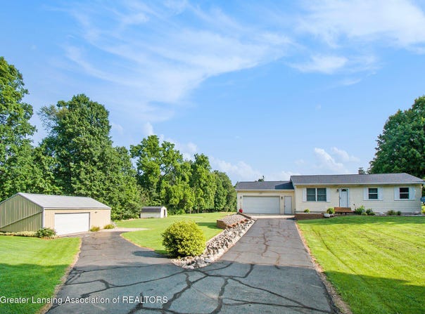 7220 W Mt Hope Highway, Mulliken, MI 48861