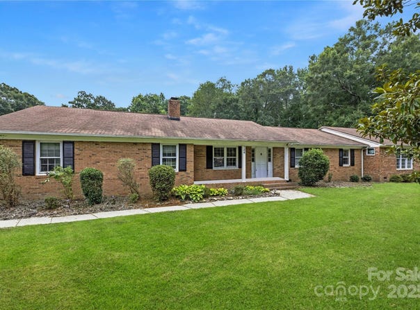 724 Catawba Circle N, Matthews, NC 28104