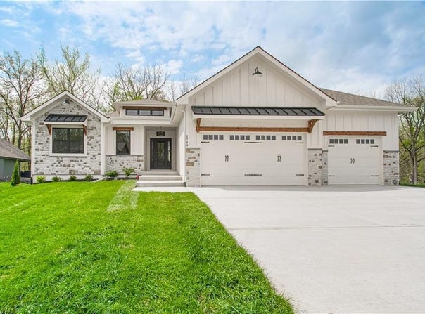 2140 Crooked Creek Drive, Kearney, MO 64060