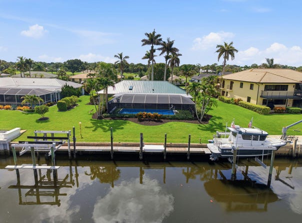 3374 SE Fairway E, Stuart, FL 34997