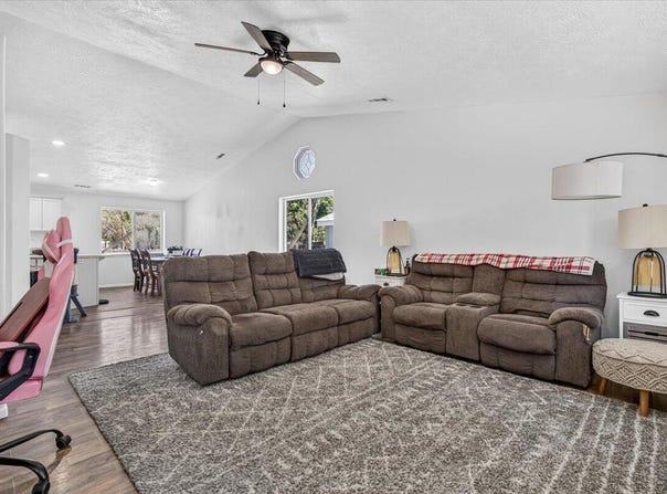 82 Maple Street, Shady Cove, OR 97539