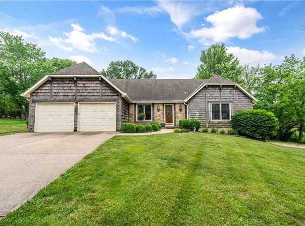 20129 W 112th Circle, Olathe, KS 66061