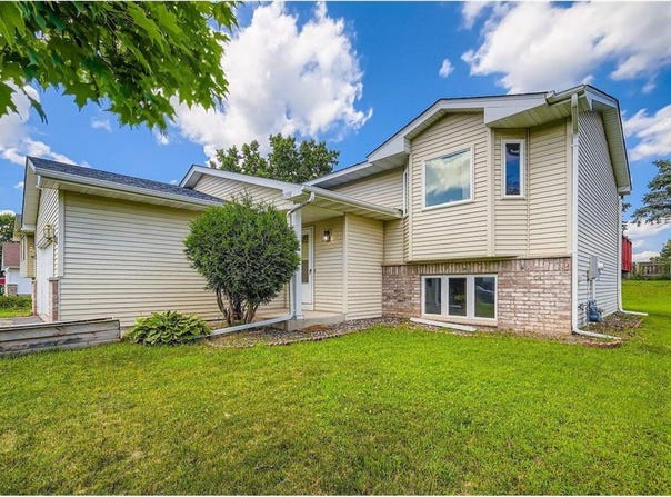 2208 84th Avenue N, Brooklyn Park, MN 55444