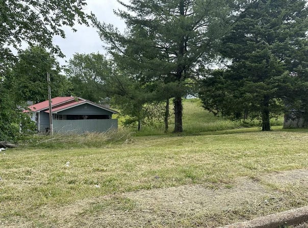 601 E Poplar Street, Scottsville, KY 42164