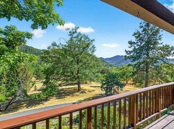 500 Tenney Drive, Rogue River, OR 97537