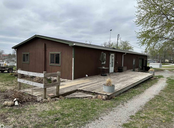1521 Iowa Avenue, Chariton, IA 50049