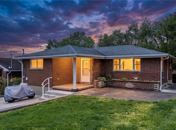 20 Florian Dr, Harmar, PA 15024