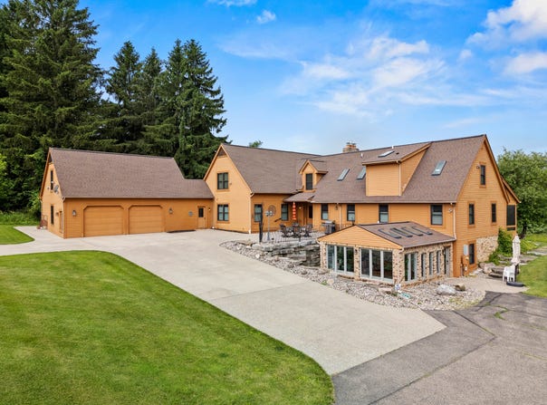 3447 Mayberry Lane, Howell, MI 48843