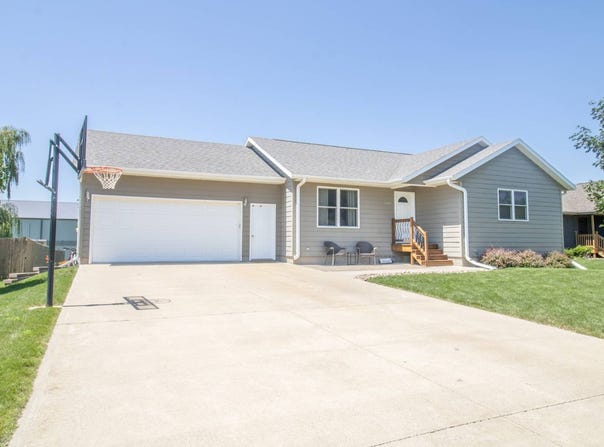 1117 8th Ave, Rock Valley, IA 51247