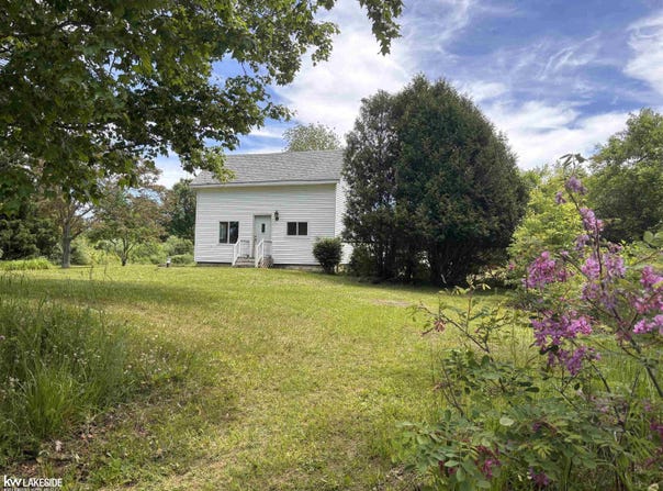 9956 Sharp Road, Clifford, MI 48727