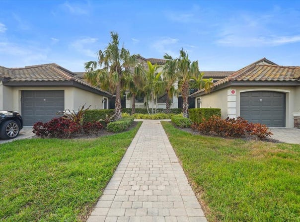 5527 PALMER CIRCLE, BRADENTON, FL 34211