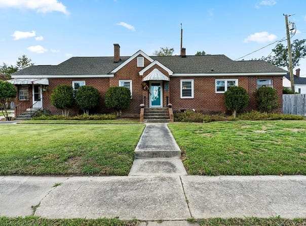305 Creswell Ave E, Greenwood, SC 29646