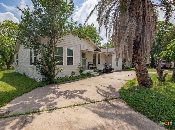 2409 E Red River Street, Victoria, TX 77901