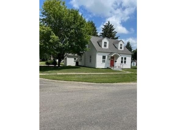 212 W Park St, Arthur, IL 61911
