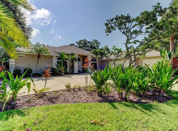 9935 OAKS LANE, SEMINOLE, FL 33772