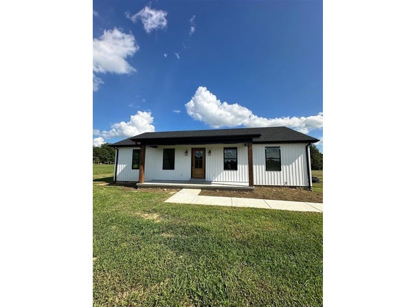 449 C W Jones Road, Scottsville, KY 42164