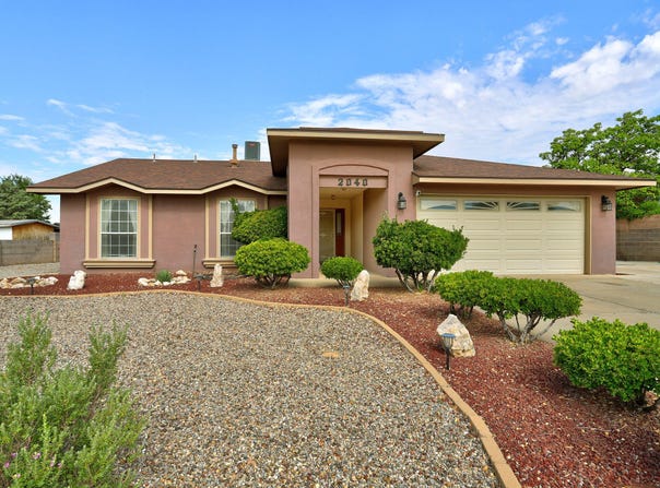2040 Clearwater Loop NE, Rio Rancho, NM 87144
