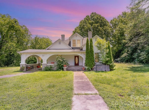 1637 N College Avenue, Newton, NC 28658