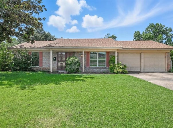 8109 Chapin Road, Benbrook, TX 76116