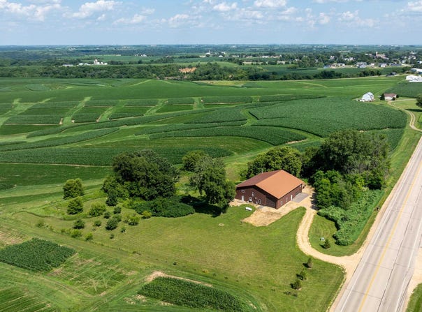 3886 Highway 61 & 35, Potosi, WI 53811