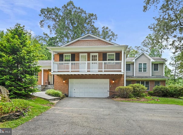 8633 JANET LANE, VIENNA, VA 22180