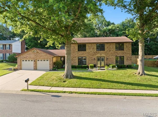 28 Shallowbrook Drive, O'Fallon, IL 62269