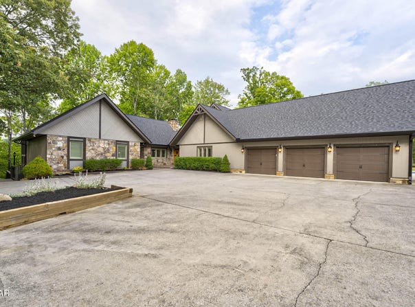 1121 Cummings Chapel Road, Sevierville, TN 37862