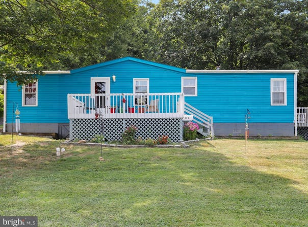 36 CONCORD AVENUE, BERKELEY SPRINGS, WV 25411