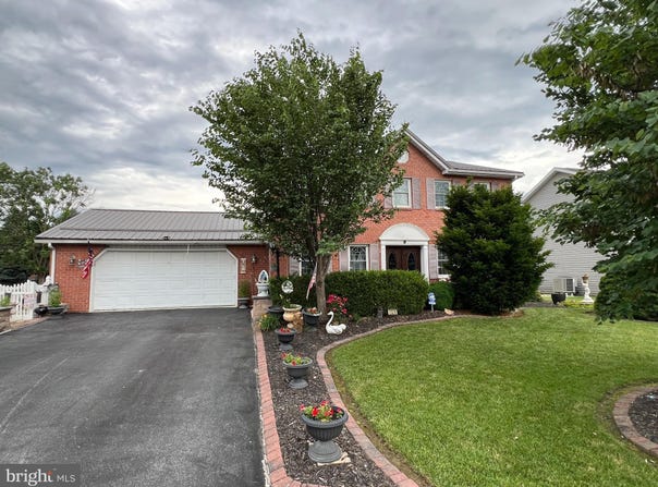 3526 TURNBERRY DRIVE, CHAMBERSBURG, PA 17202