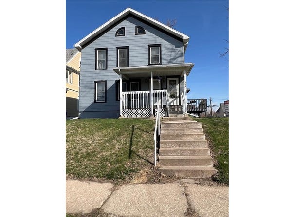 366 7TH Avenue SW, Cedar Rapids, IA 52404
