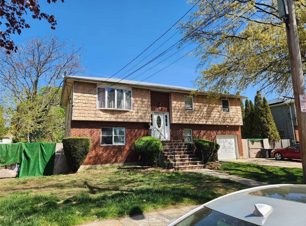 35 Mulford Place, Hempstead, NY 11550