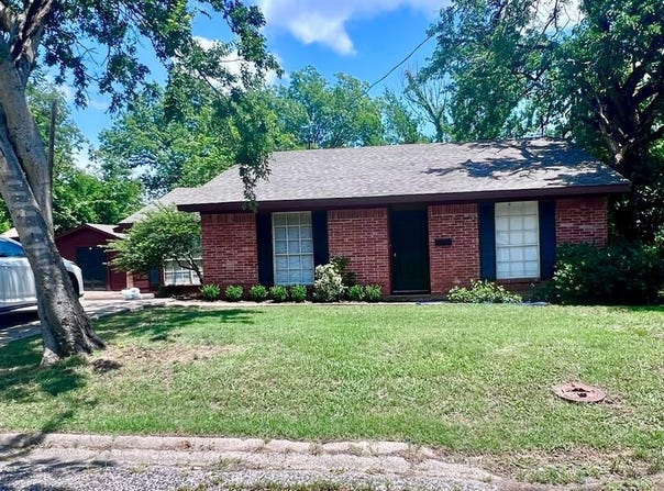1206 Earl Street, Commerce, TX 75428