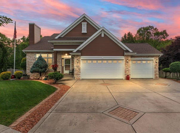 12816 Marsh Landing Pkwy, Cedar Lake, IN 46303