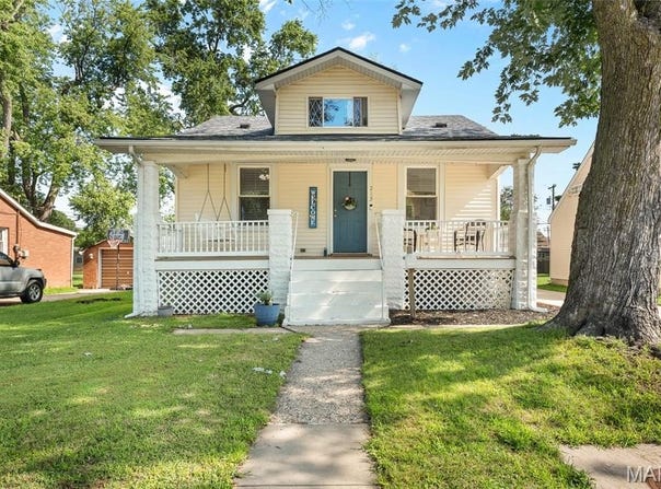 215 4th Avenue, Edwardsville, IL 62025