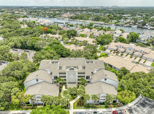 325 Oak Harbour Drive, Juno Beach, FL 33408